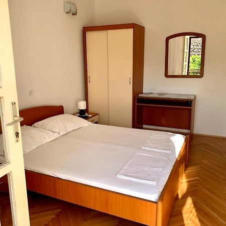 Obradovic Rooms & Apartments Макарська Екстер'єр фото